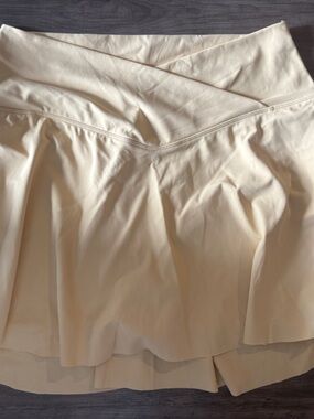 HALARA Cream Crossover Waist Skort with Flared Layer